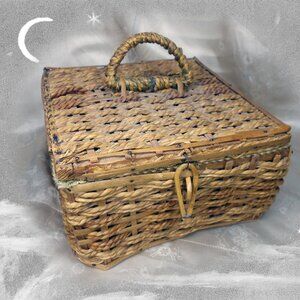 Vintage Wicker Sewing Basket - 1940s 40s War Era